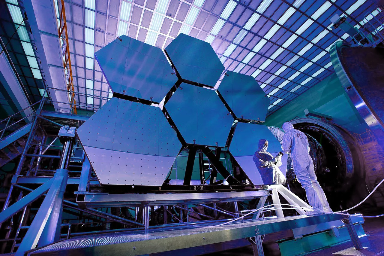 Segmented mirrors Ground-based Optical Telescopes Segmented mirrors